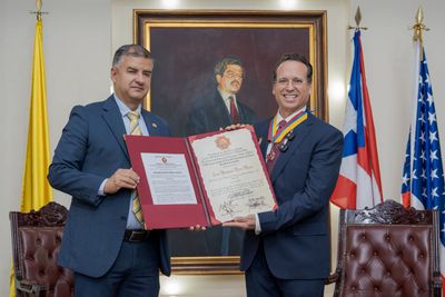 El Congreso de Colombia condecora al Dr. José Benjamín Pérez Matos con la Orden de la Democracia “Simón Bolívar” en el grado de Cruz Oficial